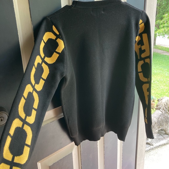 Black sweater with yellow Fendi  lettering - Picture 6 of 7